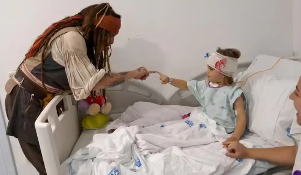 Johnny Depp as Jack Sparrow visiting a children’s hospital