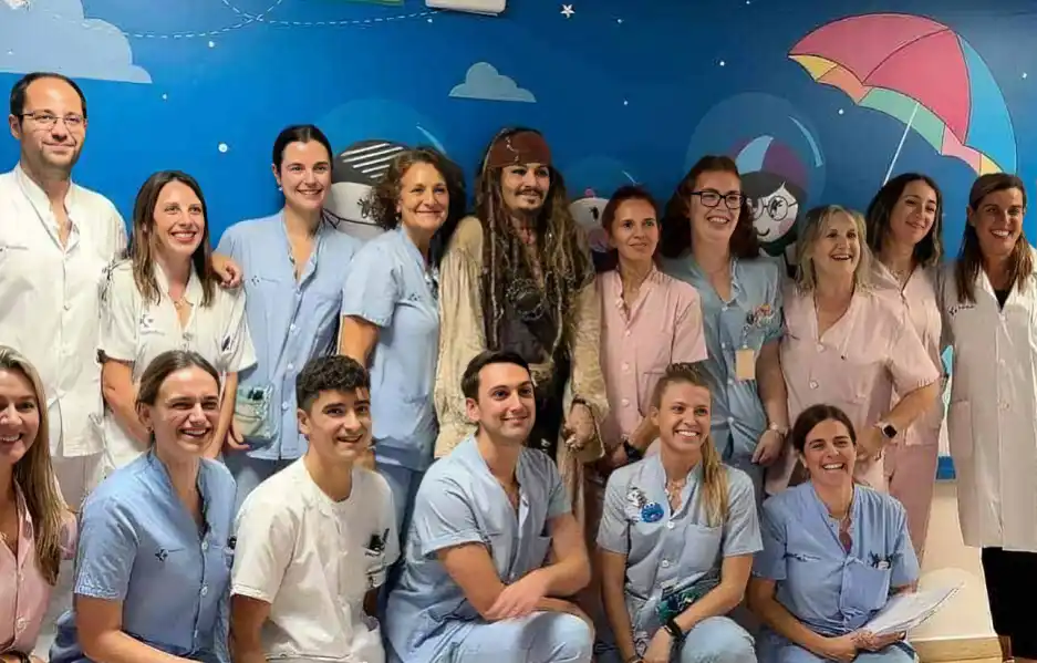 Johnny Depp as Jack Sparrow visiting a children’s hospital