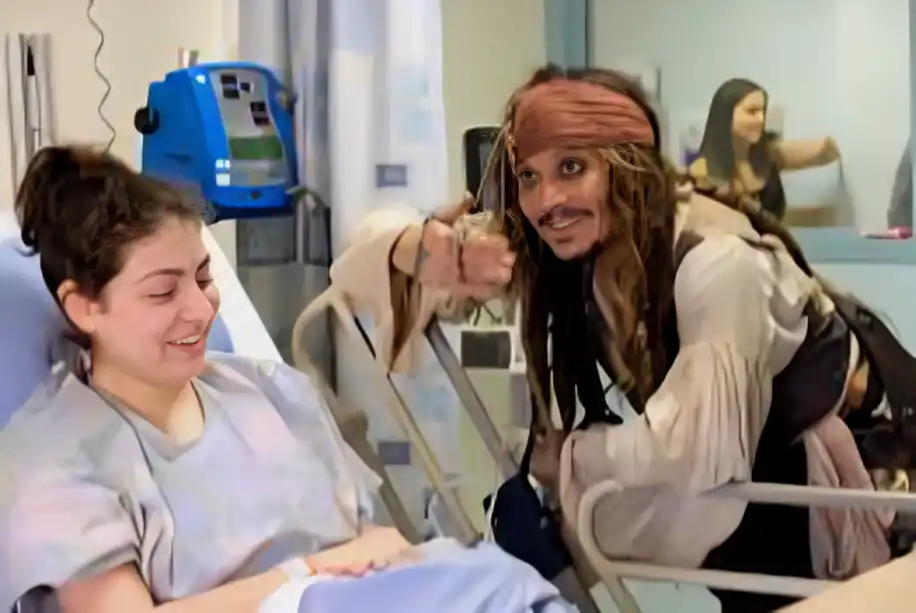 Johnny Depp as Jack Sparrow visiting a children’s hospital